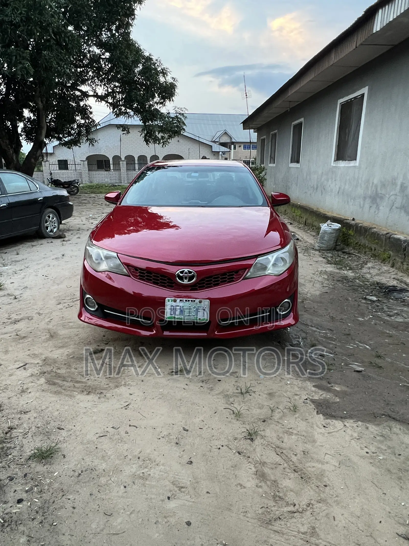 Toyota Camry SE 4dr Sedan (2.5L 4cyl 6A) 2013 Red