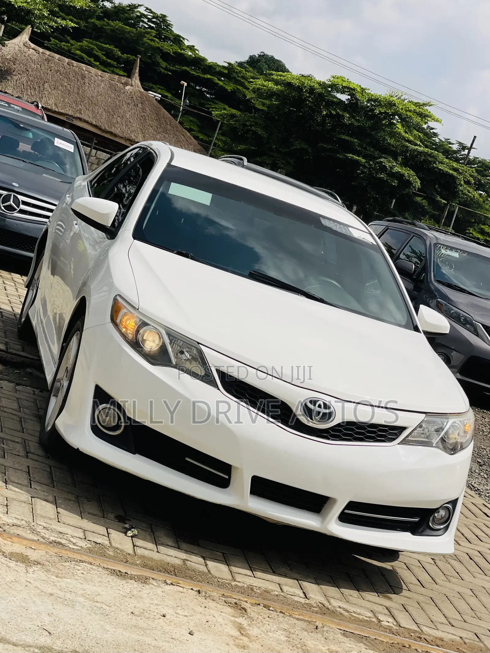 Toyota Camry SE 4dr Sedan (2.5L 4cyl 6A) 2013 White