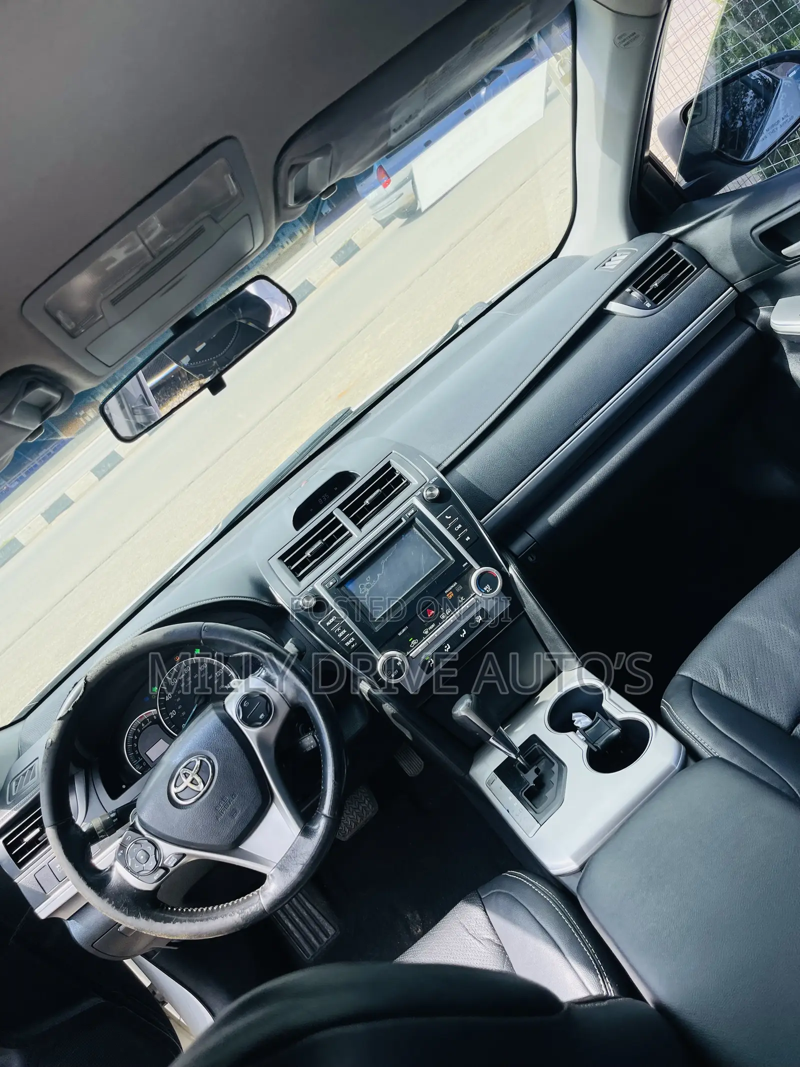 Toyota Camry SE 4dr Sedan (2.5L 4cyl 6A) 2013 White