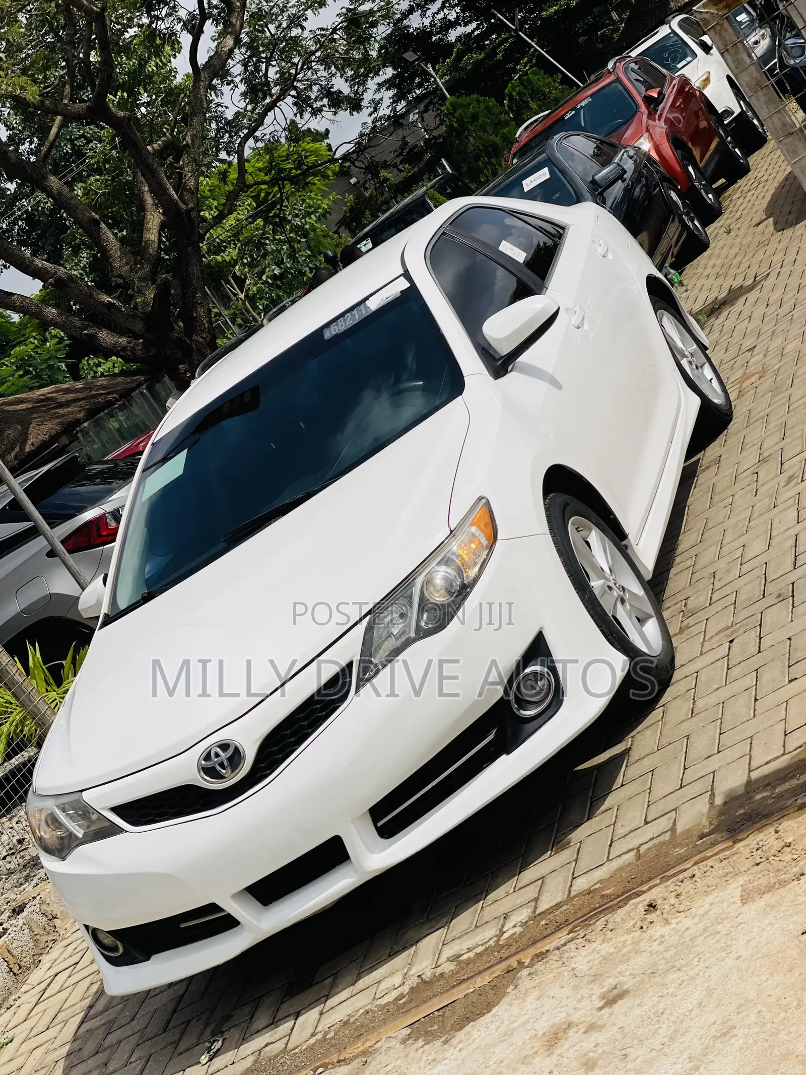 Toyota Camry SE 4dr Sedan (2.5L 4cyl 6A) 2013 White