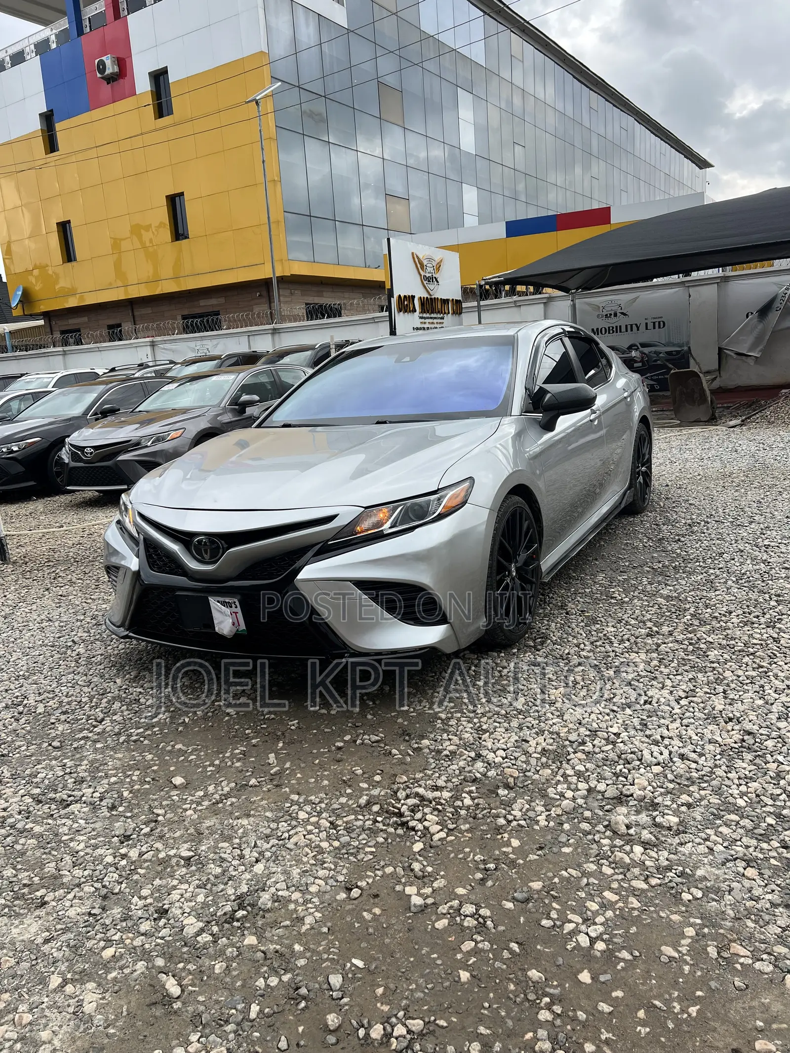 Toyota Camry 2018 Silver