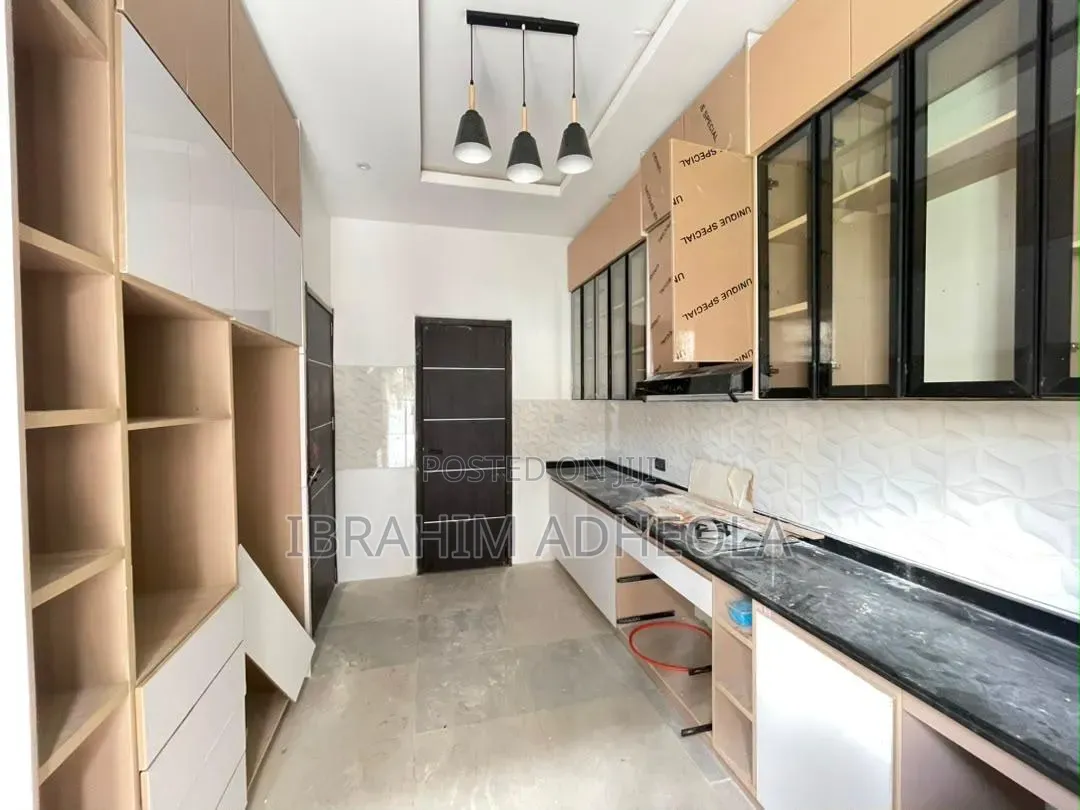 5bdrm Duplex in Millennium, Millenuim/UPS for rent