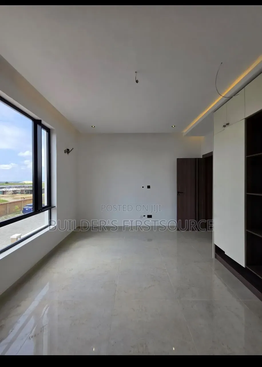 Furnished 5bdrm Duplex in Osapa london for sale