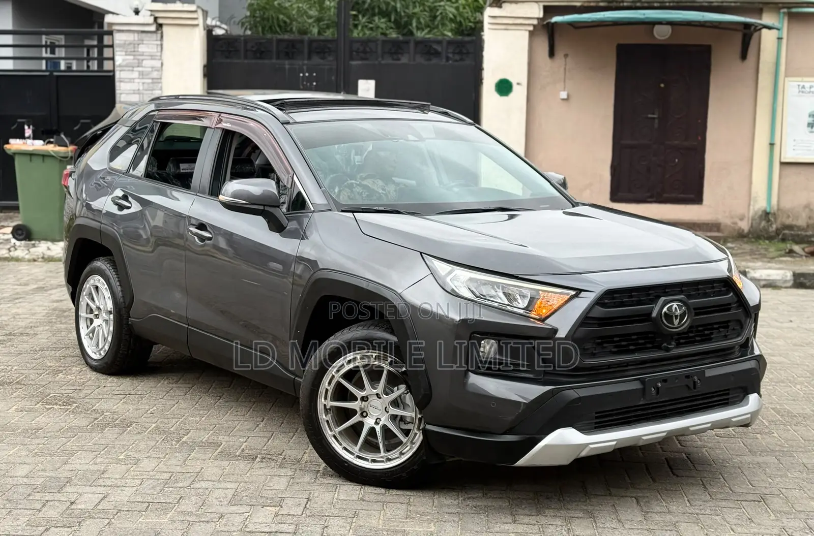 Toyota RAV4 XLE Premium 2021 Matt Black
