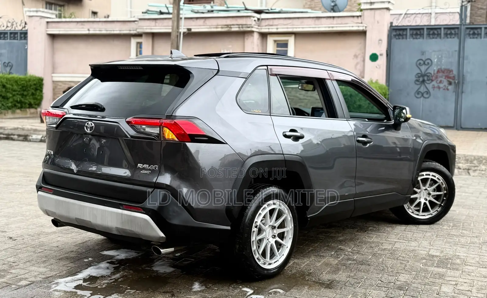 Toyota RAV4 XLE Premium 2021 Matt Black