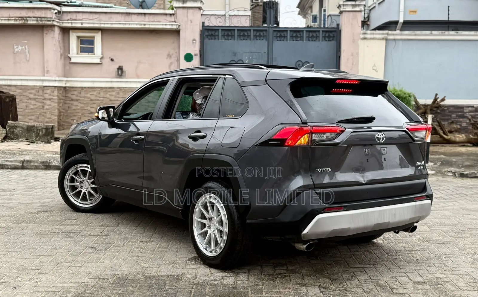 Toyota RAV4 XLE Premium 2021 Matt Black
