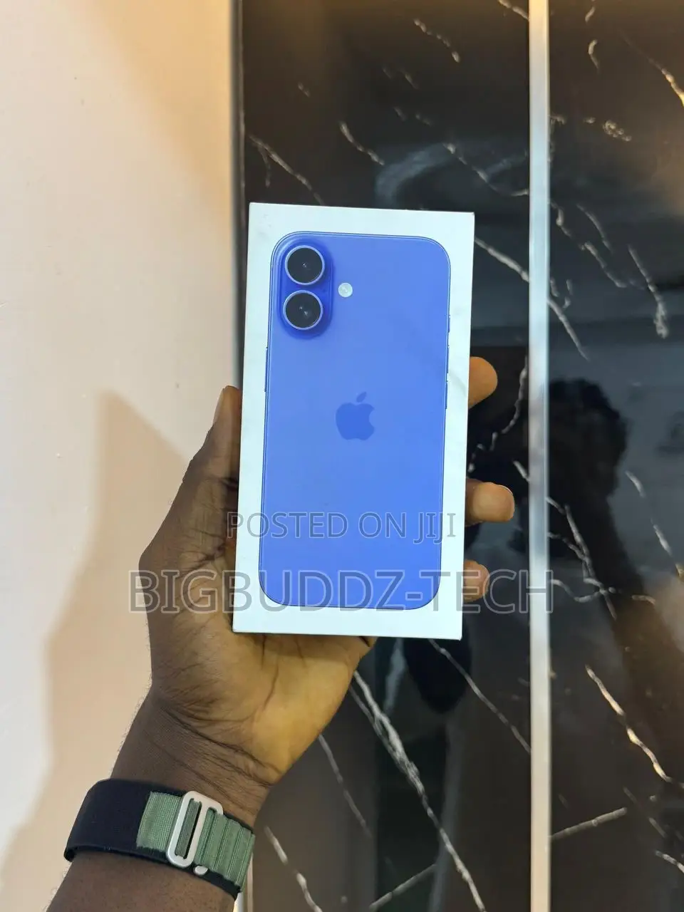 New Apple iPhone 16 128 GB Blue
