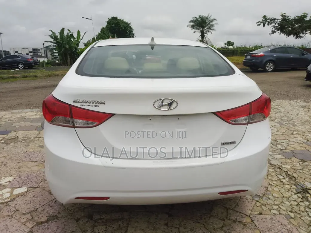 Hyundai Elantra 2015 White