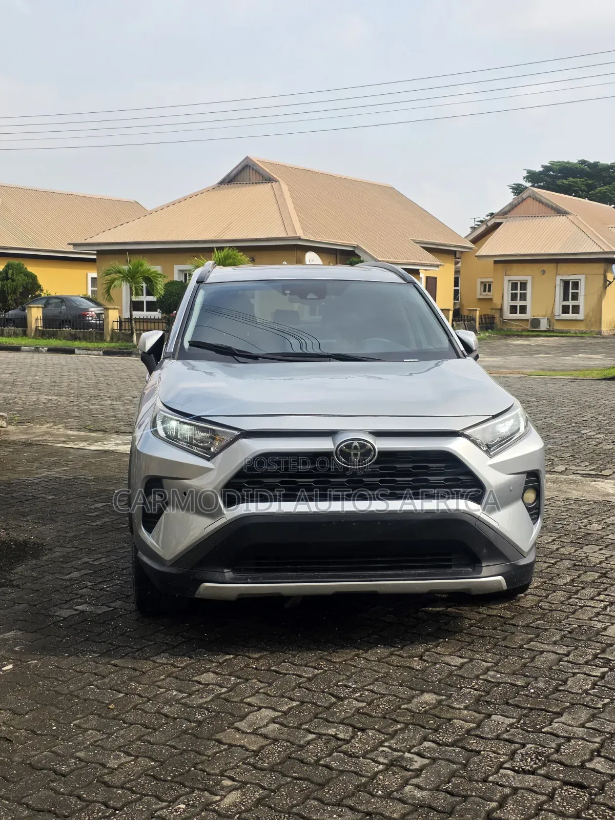 Toyota RAV4 XLE AWD 2019 Silver