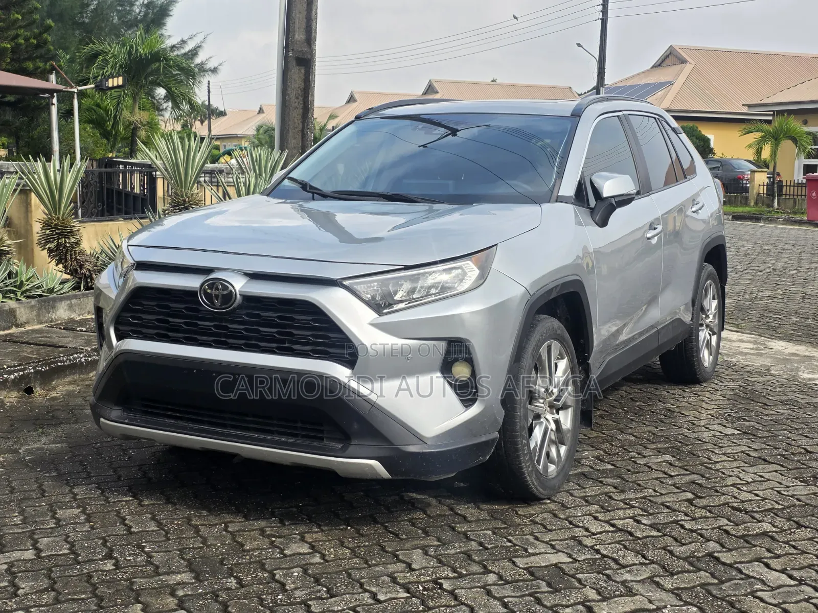 Toyota RAV4 XLE AWD 2019 Silver