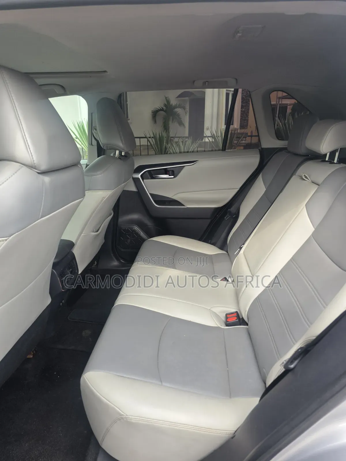 Toyota RAV4 XLE AWD 2019 Silver