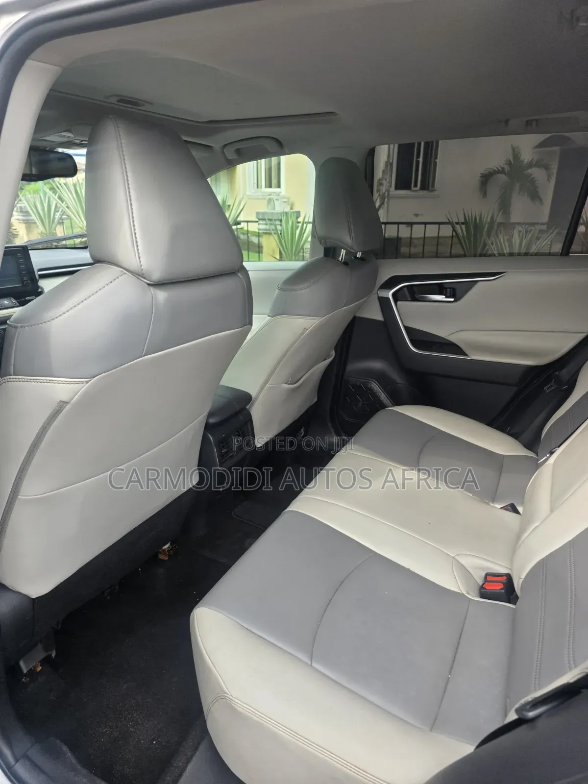Toyota RAV4 XLE AWD 2019 Silver