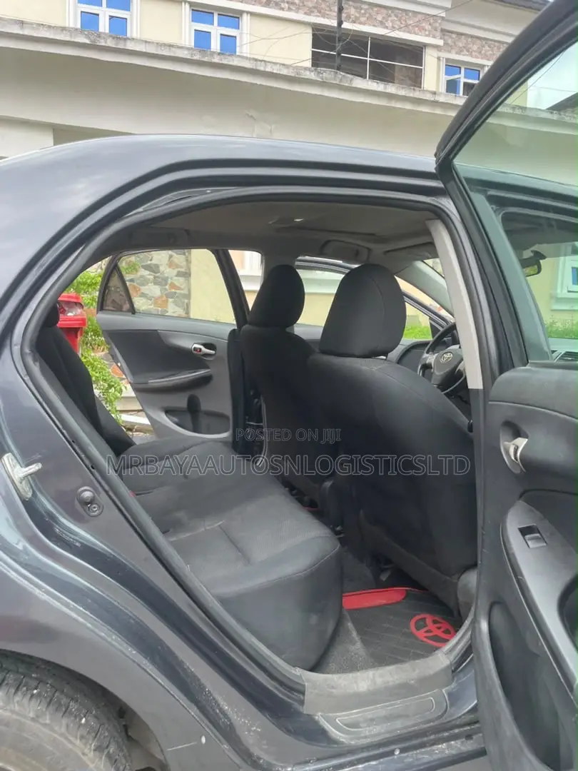 Toyota Corolla LE 4dr Sedan (1.8L 4cyl 4A) 2010 Gray