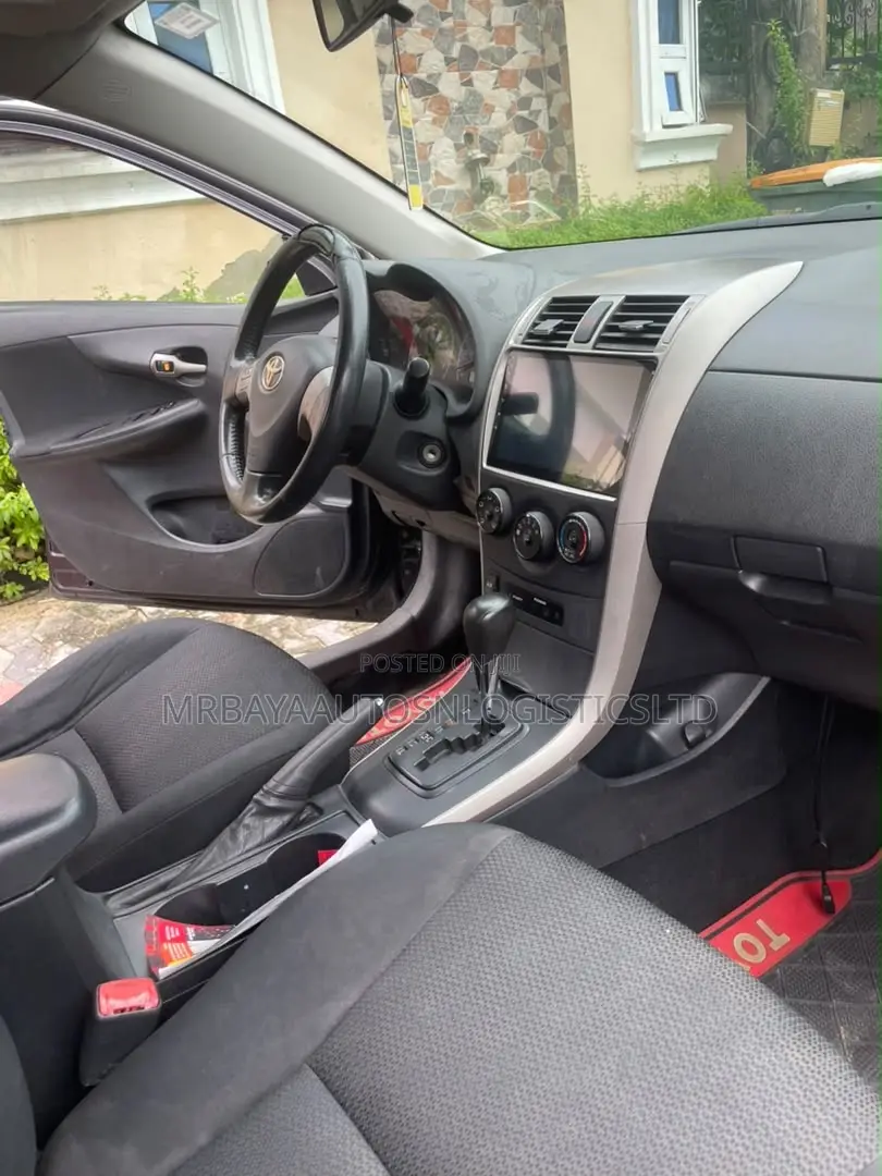 Toyota Corolla LE 4dr Sedan (1.8L 4cyl 4A) 2010 Gray