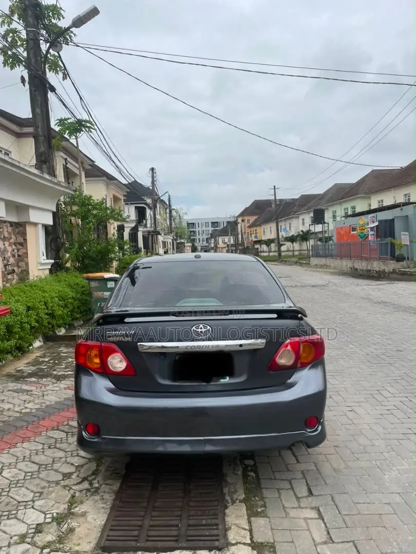 Toyota Corolla LE 4dr Sedan (1.8L 4cyl 4A) 2010 Gray
