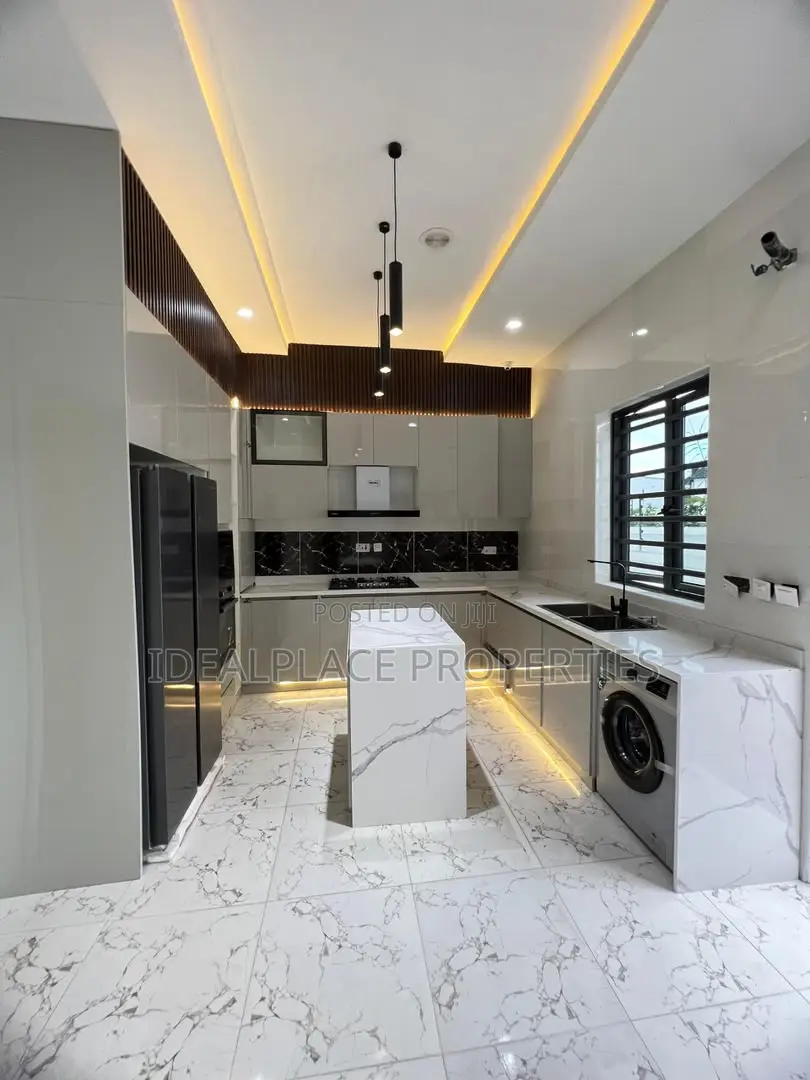 4bdrm Duplex in Lekki for sale