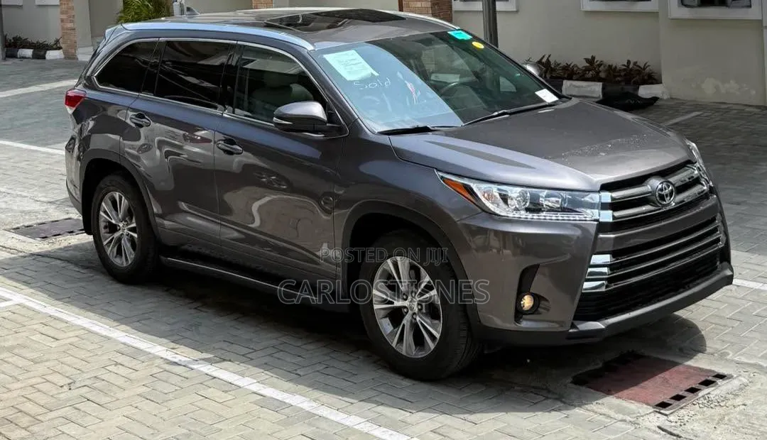 Toyota Highlander XLE 4dr SUV (3.5L 6cyl 6A) 2014 Gray