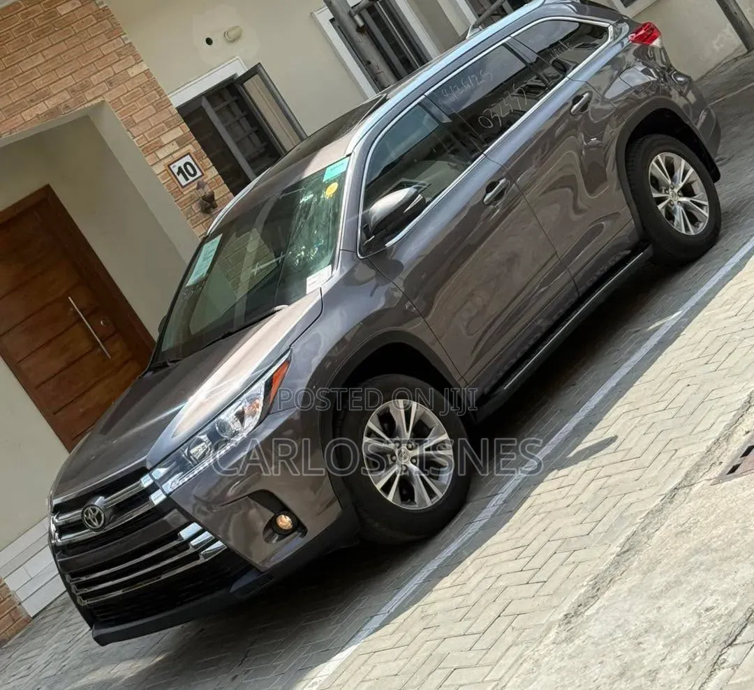 Toyota Highlander XLE 4dr SUV (3.5L 6cyl 6A) 2014 Gray