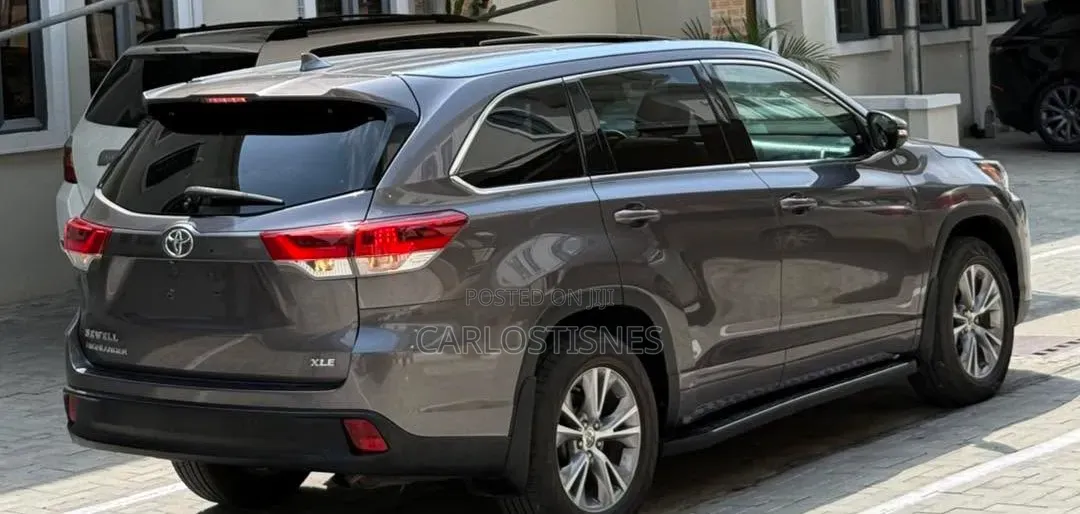 Toyota Highlander XLE 4dr SUV (3.5L 6cyl 6A) 2014 Gray