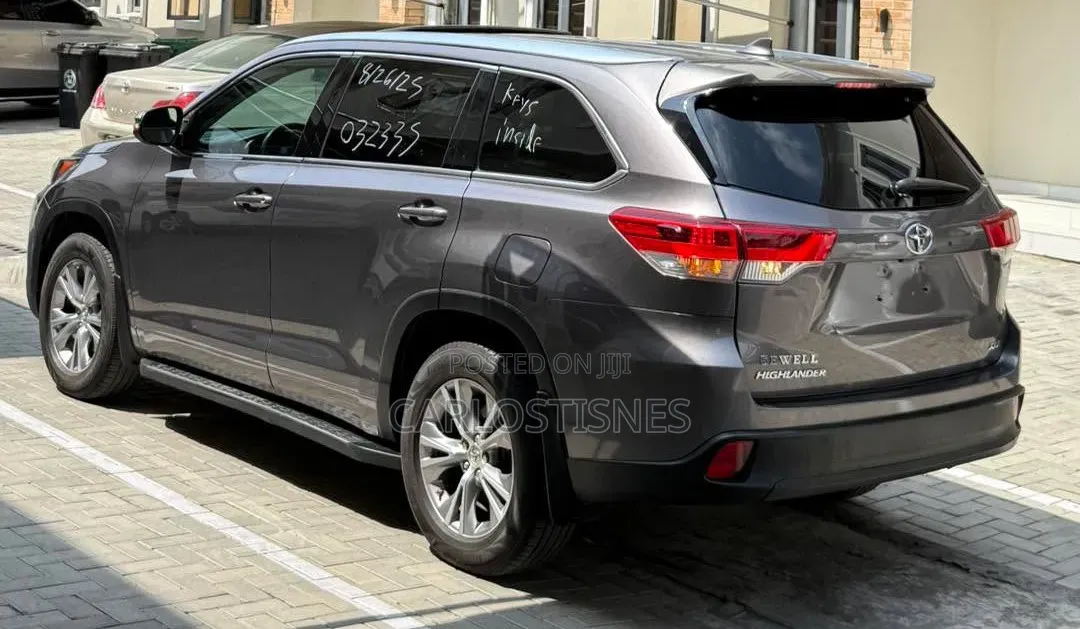 Toyota Highlander XLE 4dr SUV (3.5L 6cyl 6A) 2014 Gray