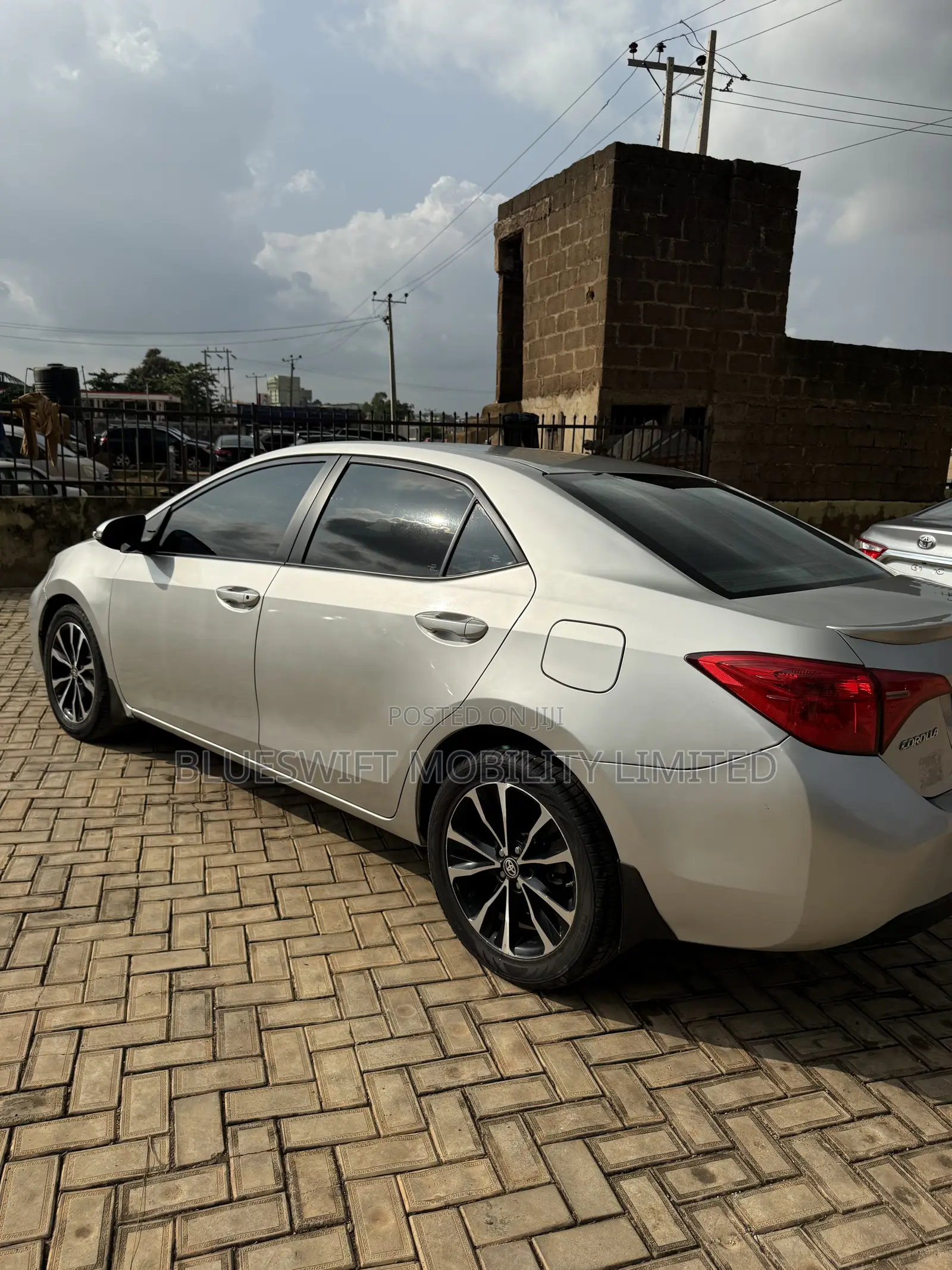Toyota Corolla SE (1.8L 4cyl 6M) 2018 Silver