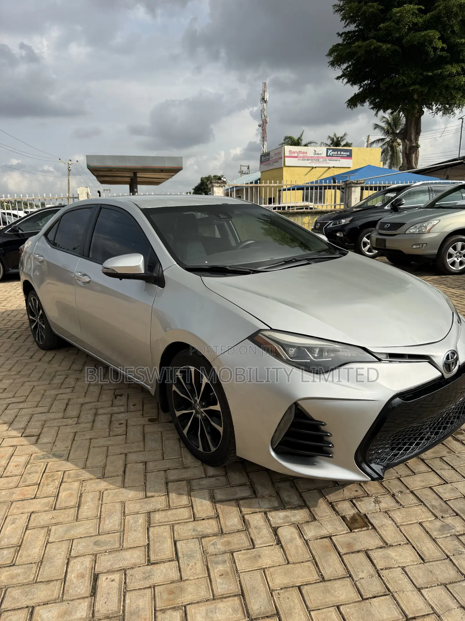 Toyota Corolla SE (1.8L 4cyl 6M) 2018 Silver