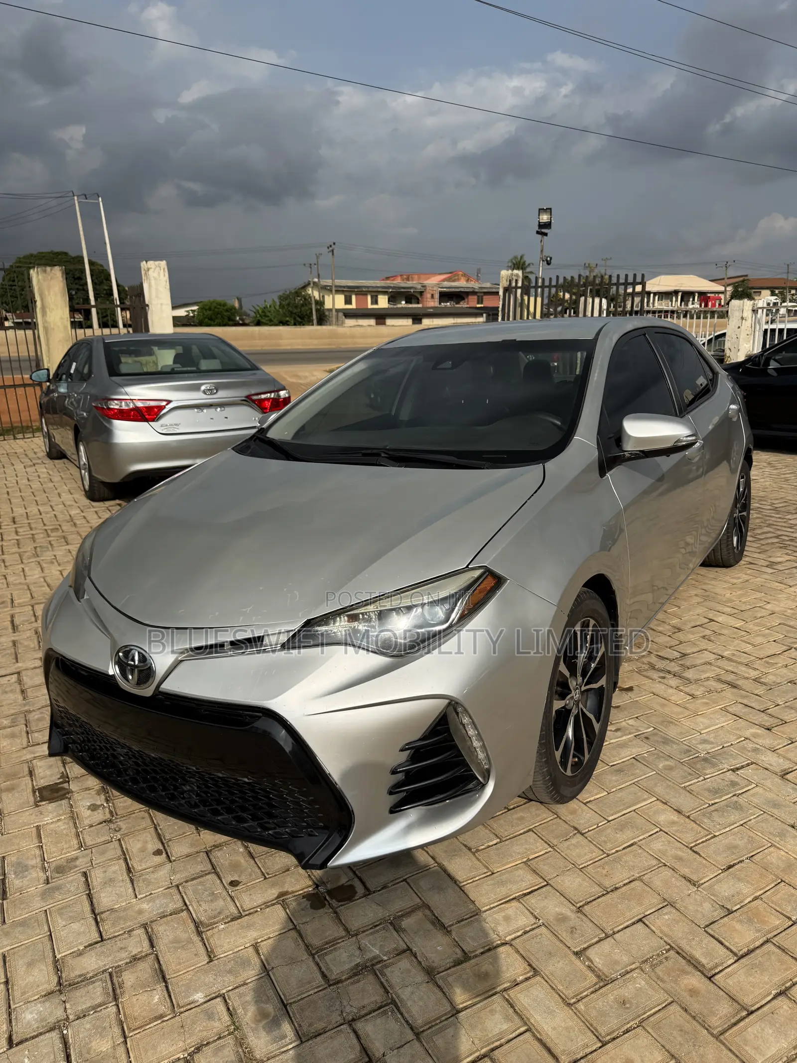 Toyota Corolla SE (1.8L 4cyl 6M) 2018 Silver