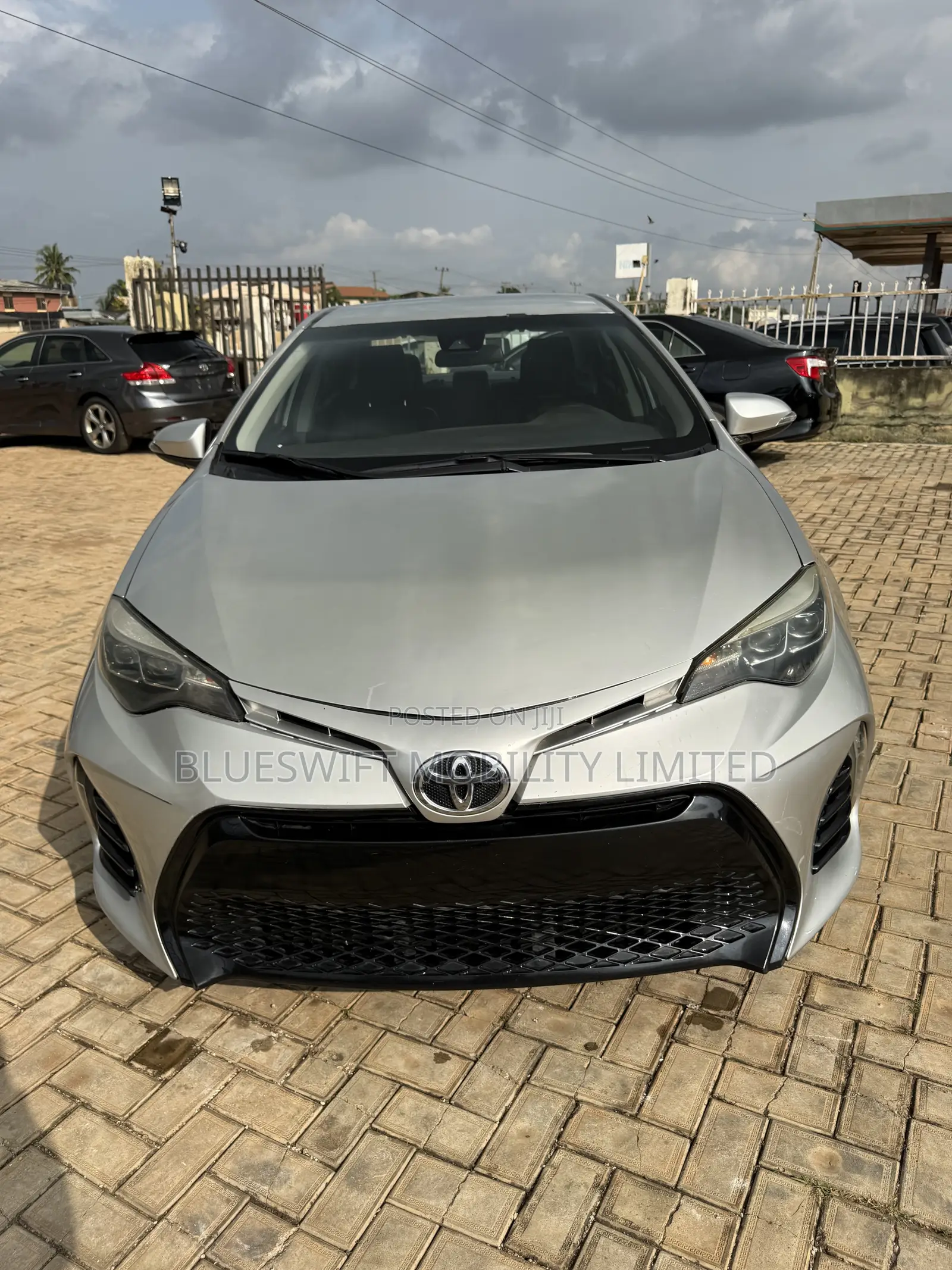 Toyota Corolla SE (1.8L 4cyl 6M) 2018 Silver