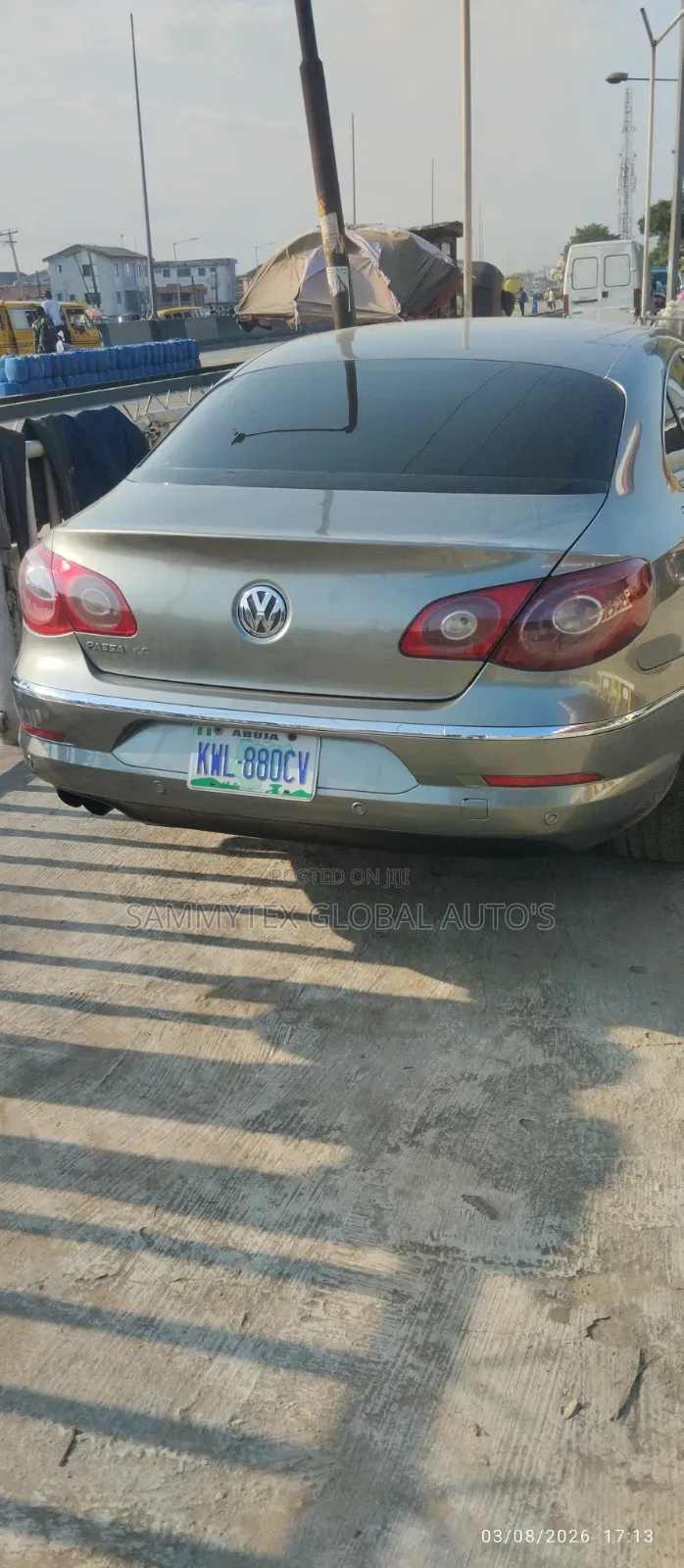 Volkswagen Passat 2010 Gray