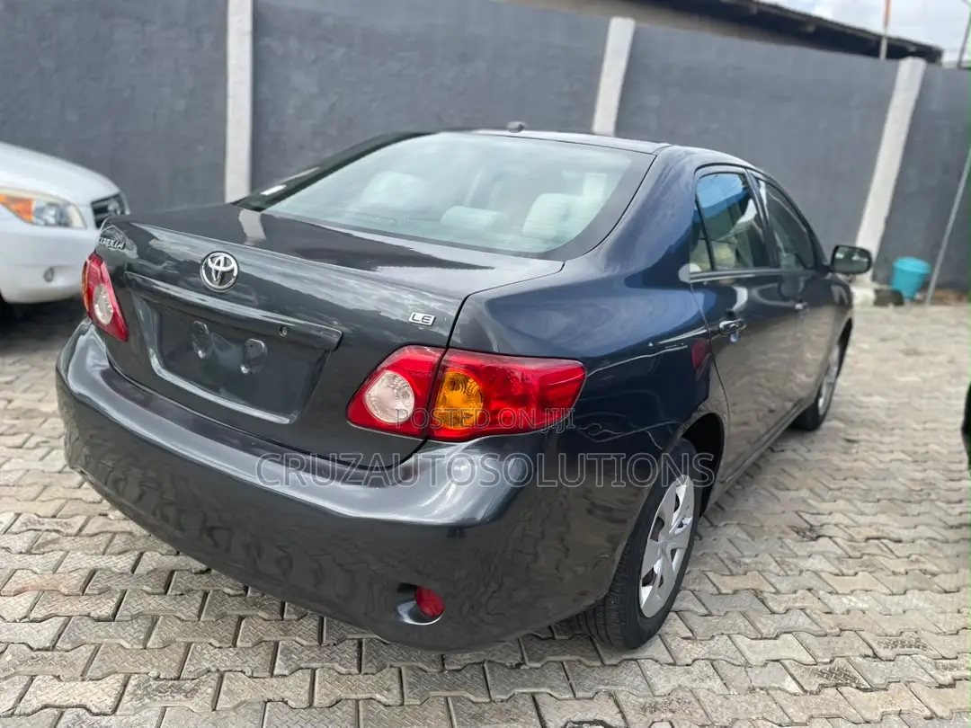 Toyota Corolla LE 4dr Sedan (1.8L 4cyl 4A) 2010 Gray
