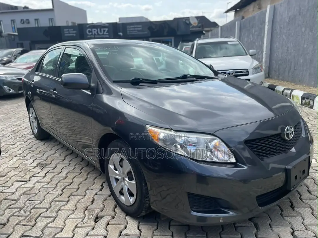 Toyota Corolla LE 4dr Sedan (1.8L 4cyl 4A) 2010 Gray