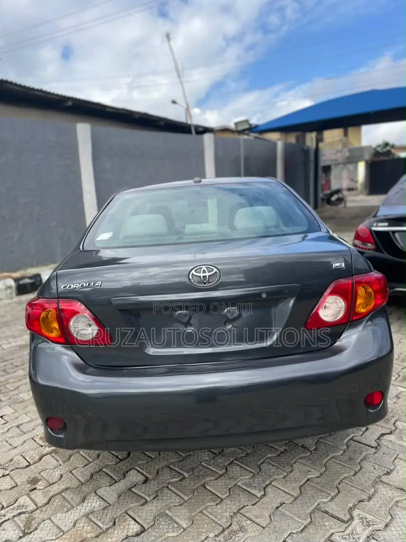Toyota Corolla LE 4dr Sedan (1.8L 4cyl 4A) 2010 Gray