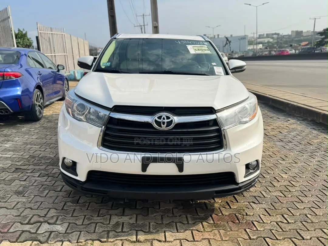 Toyota Highlander XLE 4dr SUV (3.5L 6cyl 6A) 2015 White