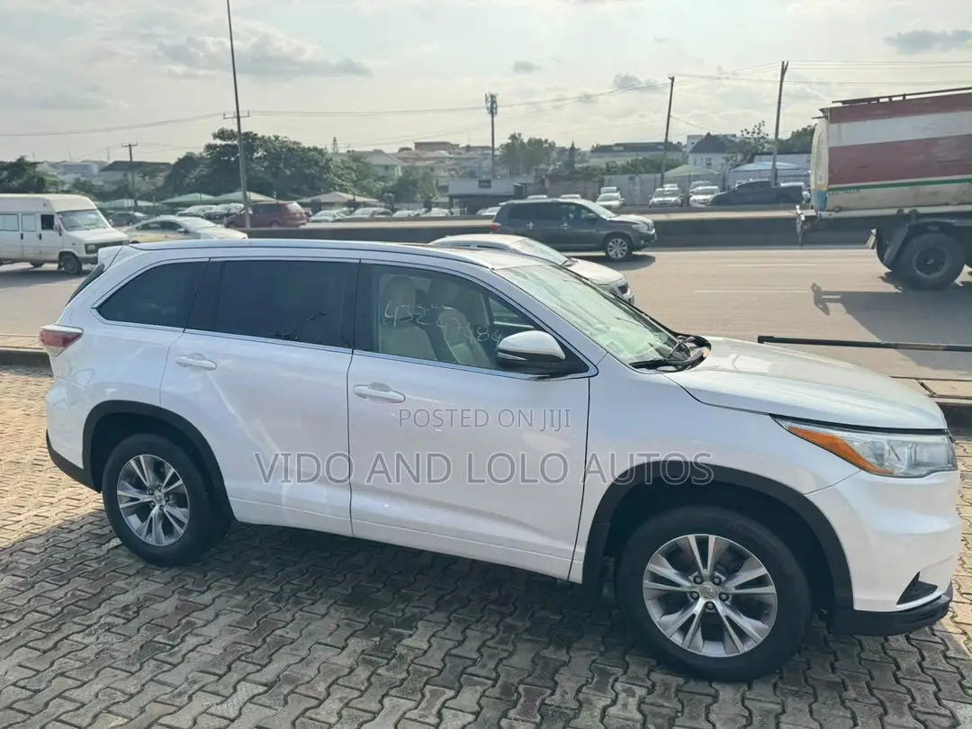 Toyota Highlander XLE 4dr SUV (3.5L 6cyl 6A) 2015 White
