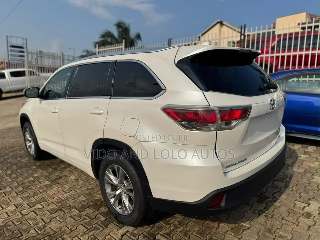 Toyota Highlander XLE 4dr SUV (3.5L 6cyl 6A) 2015 White