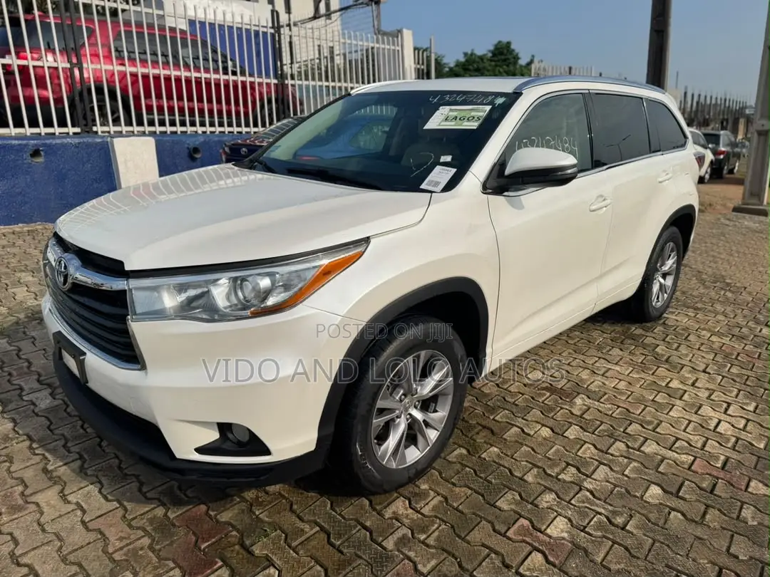 Toyota Highlander XLE 4dr SUV (3.5L 6cyl 6A) 2015 White