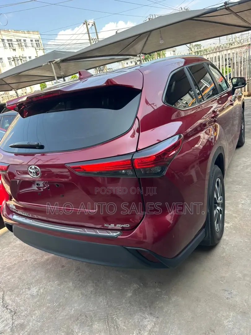 Toyota Highlander 2023 Maroon
