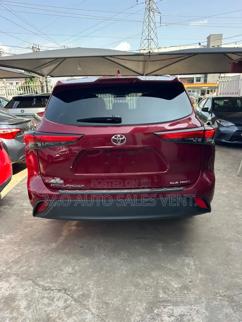Toyota Highlander 2023 Maroon