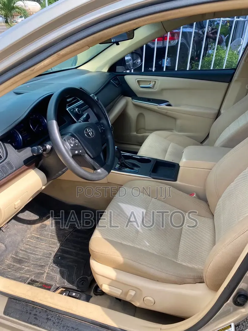 Toyota Camry LE 4dr Sedan (2.5L 4cyl 6A) 2016 Gold