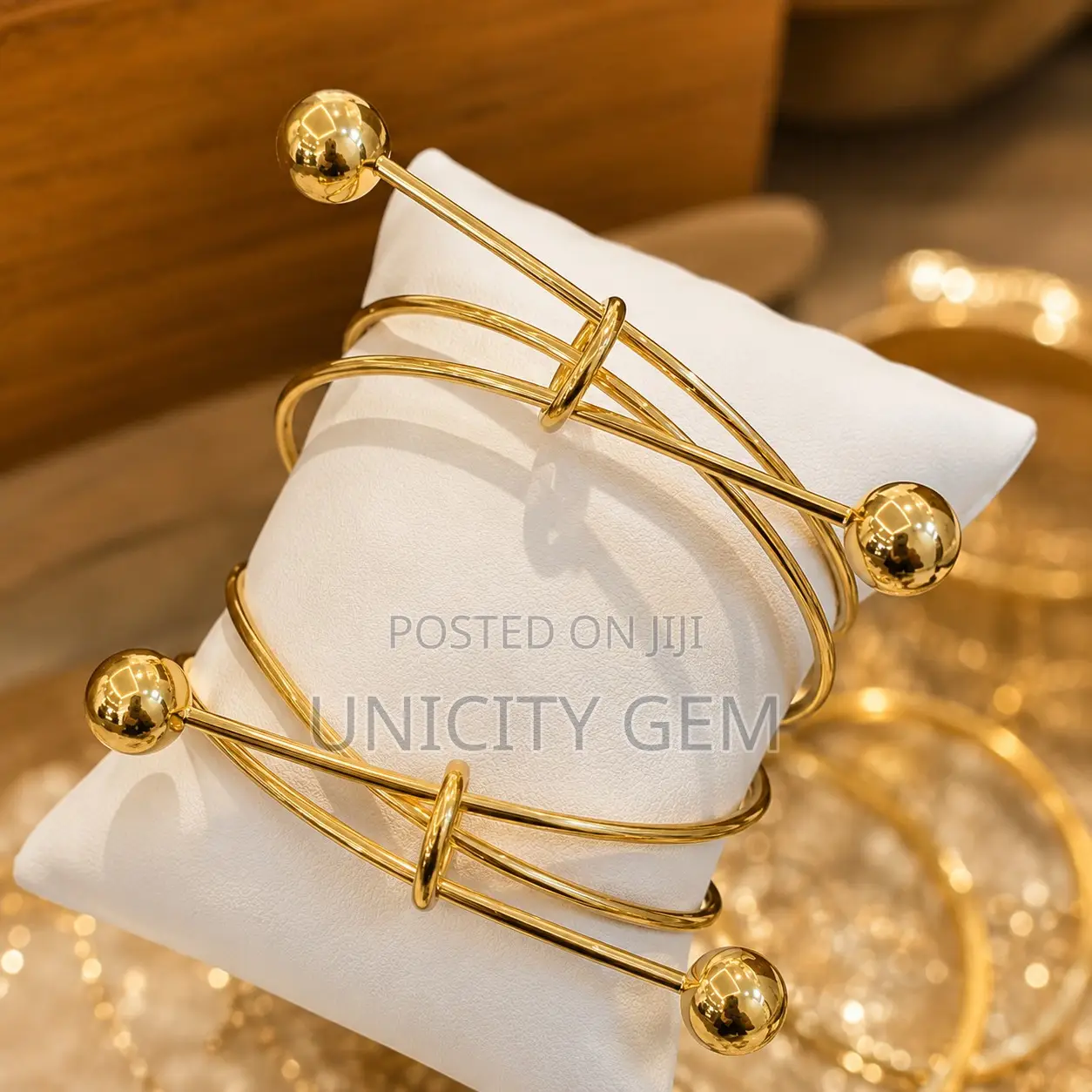 Luxury Bracelets and Bangles for Elegant Ladies