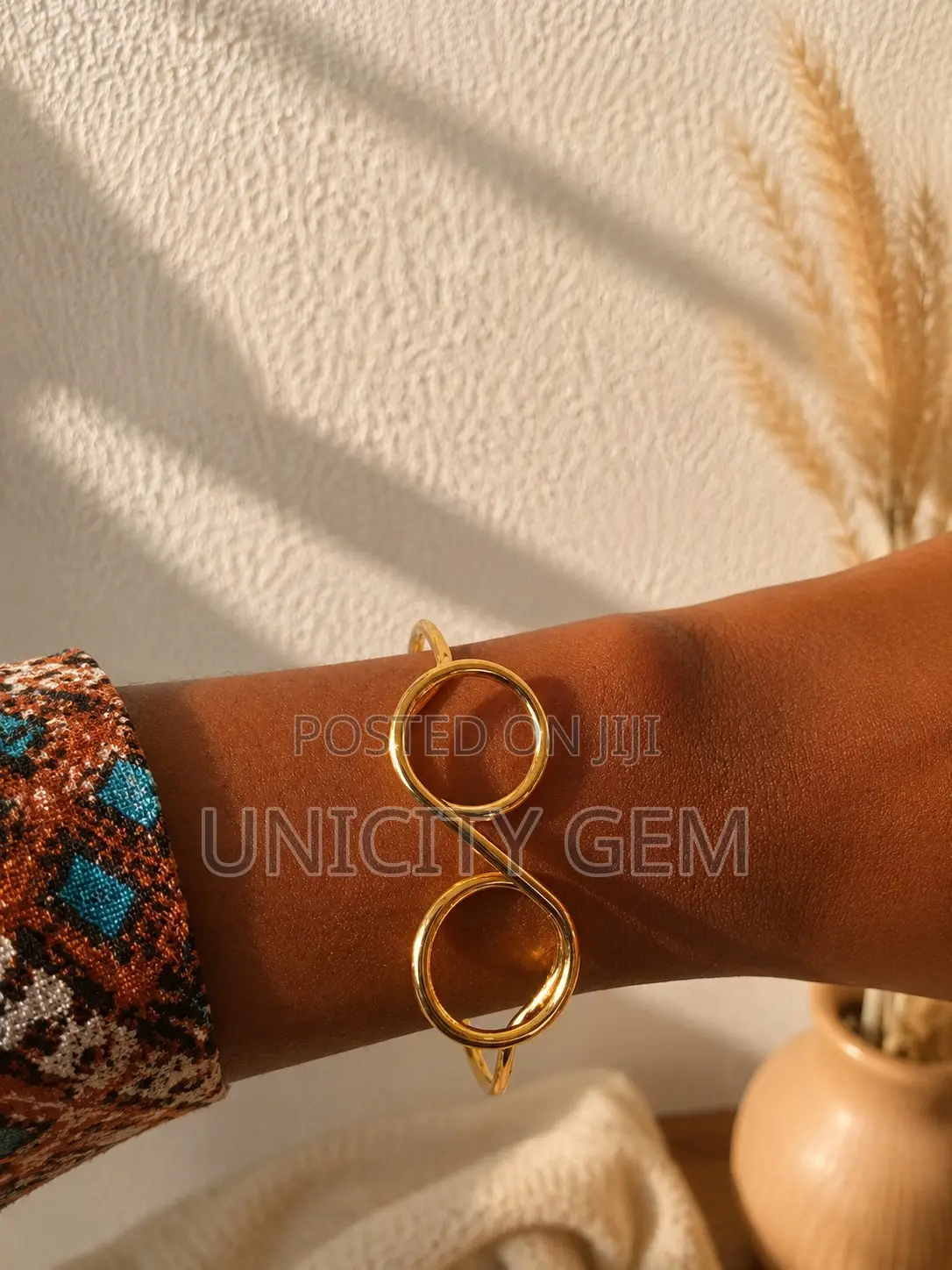 Luxury Bracelets and Bangles for Elegant Ladies