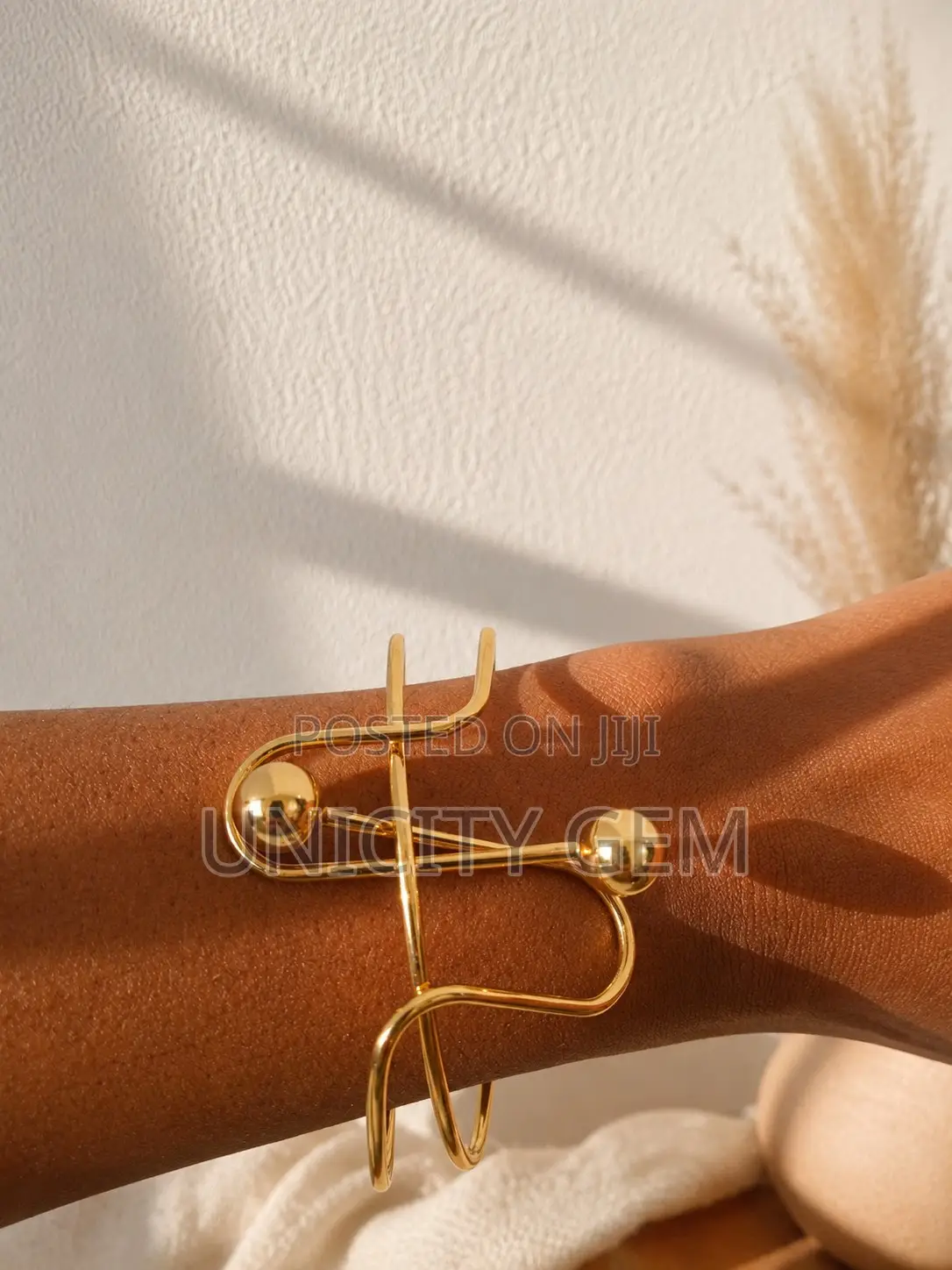 Luxury Bracelets and Bangles for Elegant Ladies