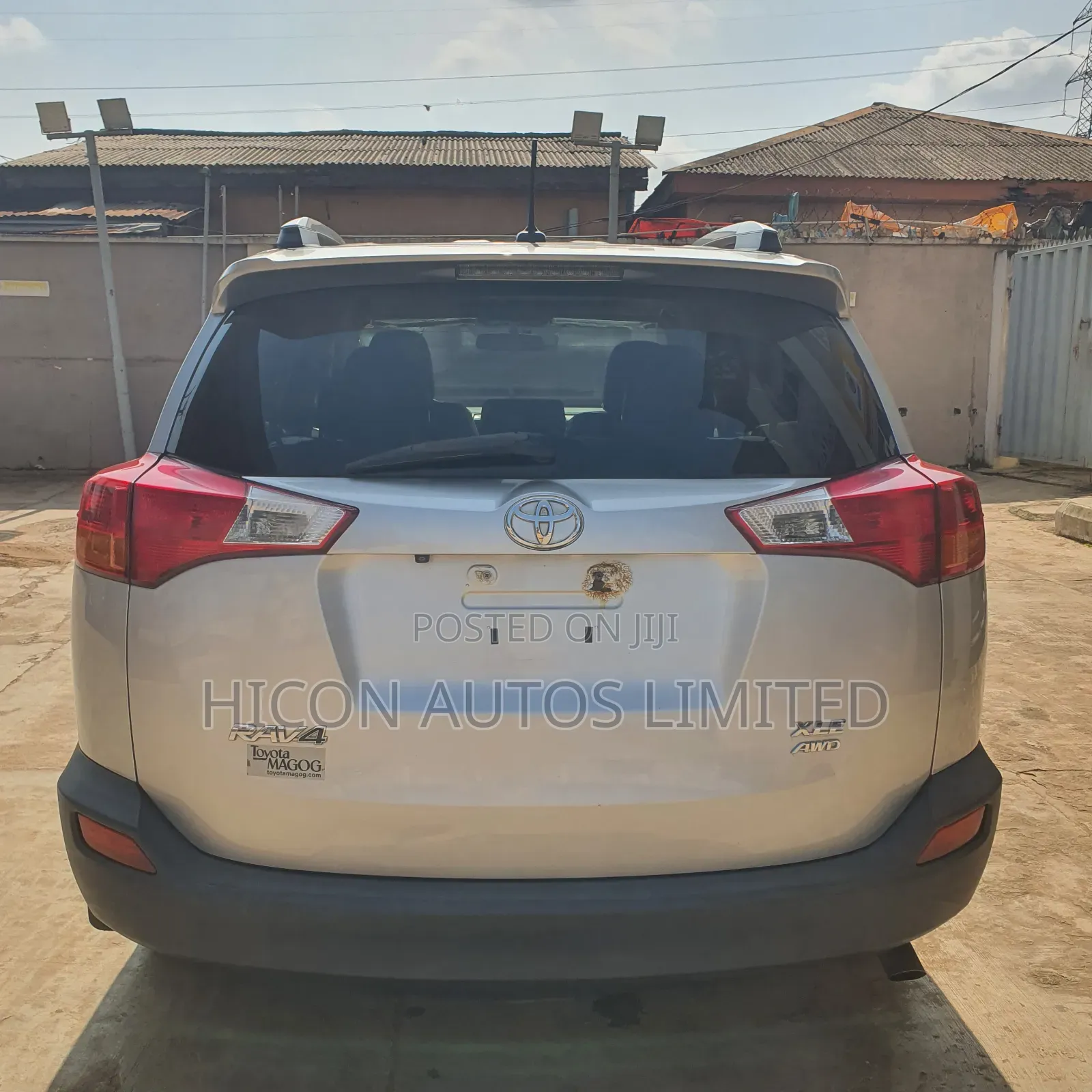 Toyota RAV4 XLE AWD (2.5L 4cyl 6A) 2013 Silver
