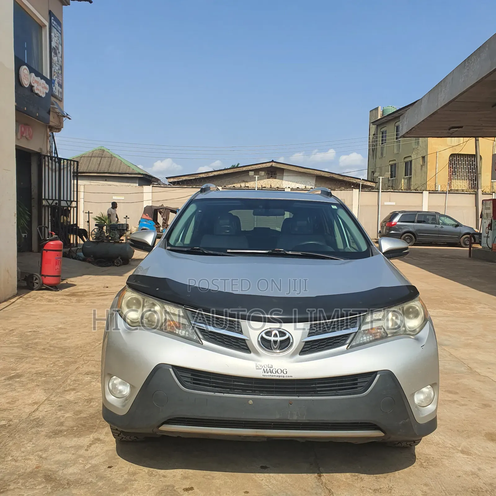 Toyota RAV4 XLE AWD (2.5L 4cyl 6A) 2013 Silver