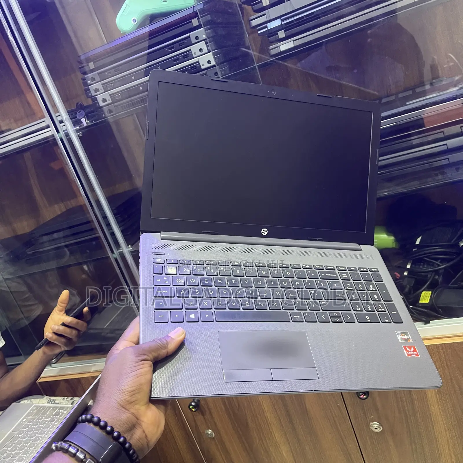 Laptop HP 255 G8 8GB AMD Ryzen 5 SSD 256GB