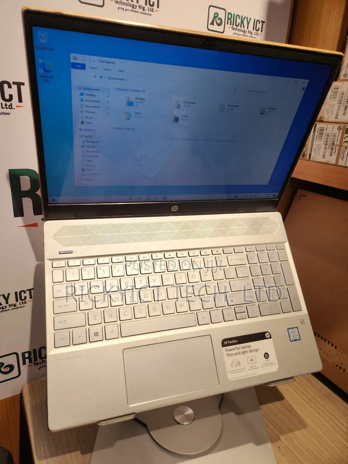 Laptop HP Pavilion 15-eh0050wm 8GB Intel Core i5 HDD 1T