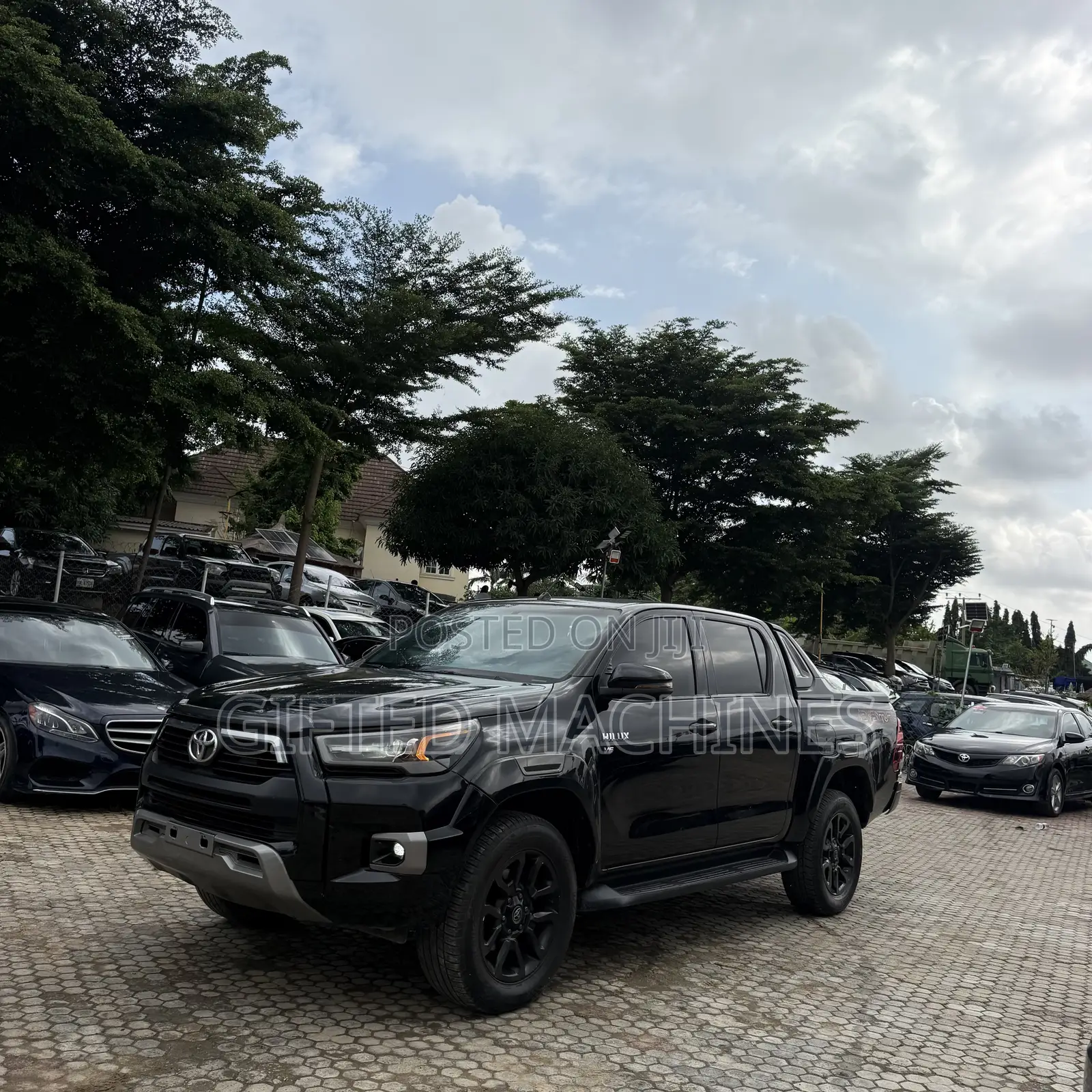 Toyota Hilux 2021 Black