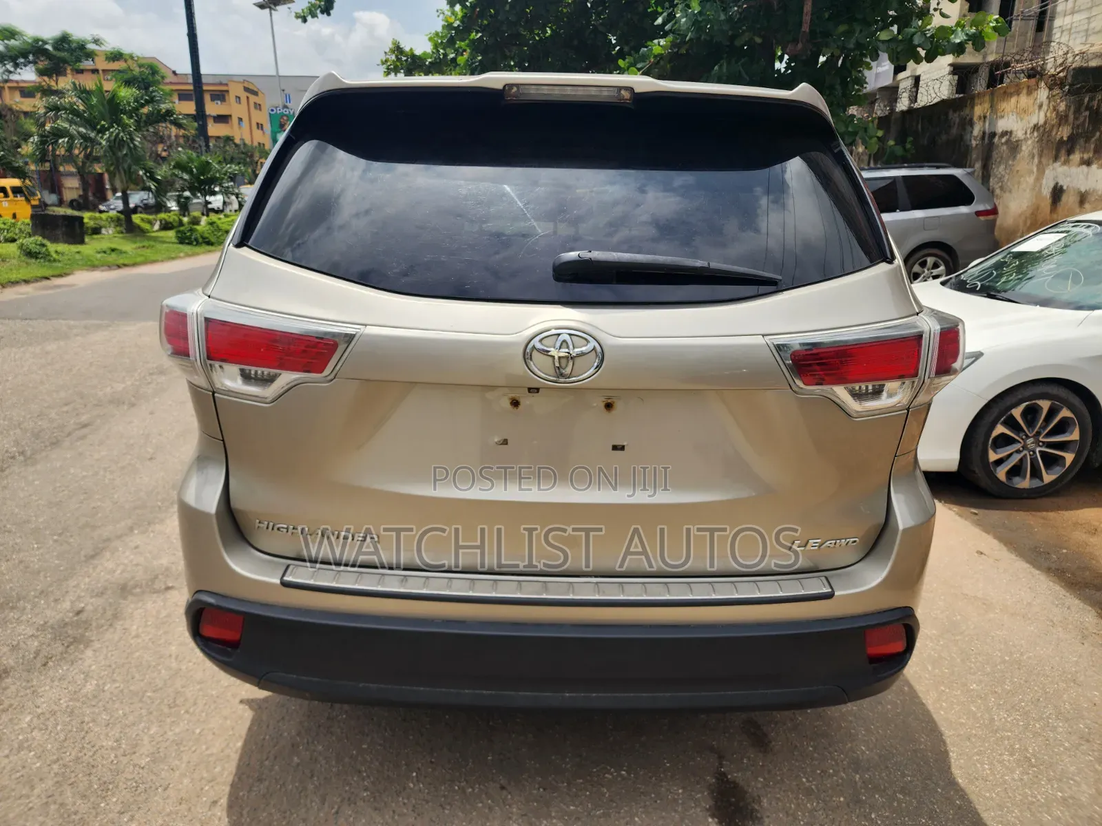 Toyota Highlander LE 4dr SUV AWD (3.5L 6cyl 6A) 2014 Gold