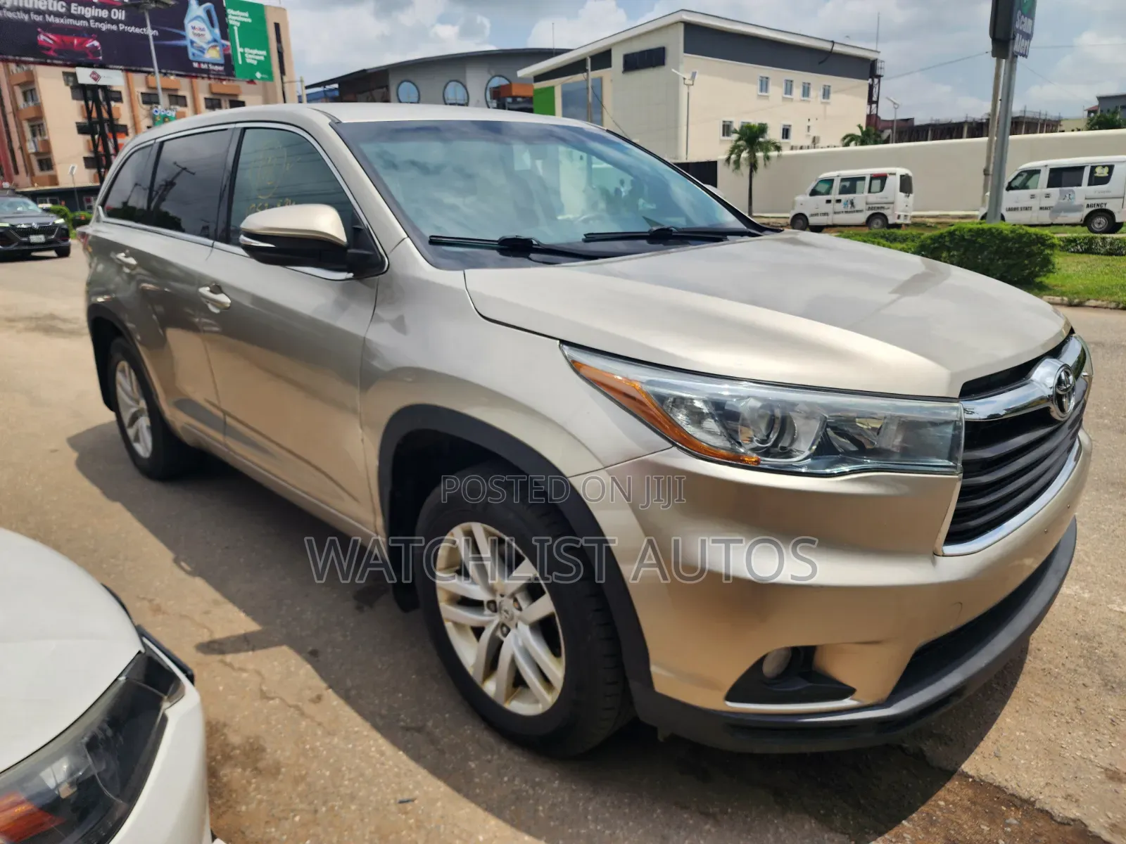 Toyota Highlander LE 4dr SUV AWD (3.5L 6cyl 6A) 2014 Gold