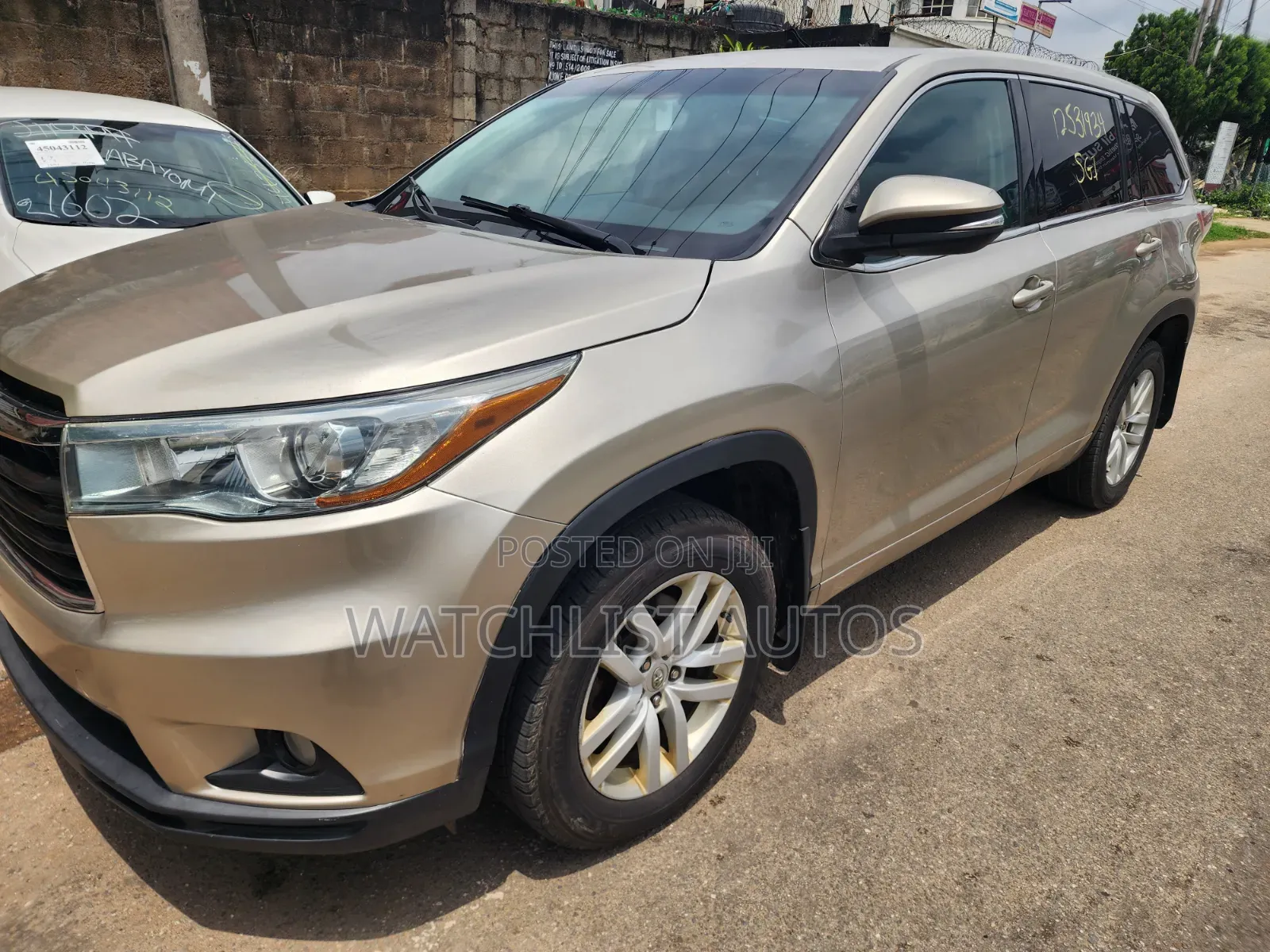 Toyota Highlander LE 4dr SUV AWD (3.5L 6cyl 6A) 2014 Gold